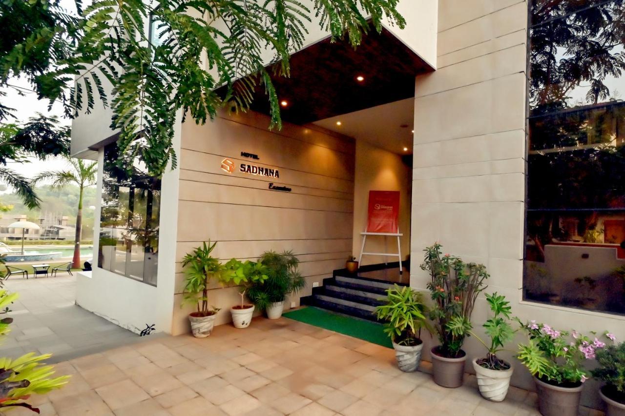 Hotel Sadhana Executive Dāpoli Buitenkant foto