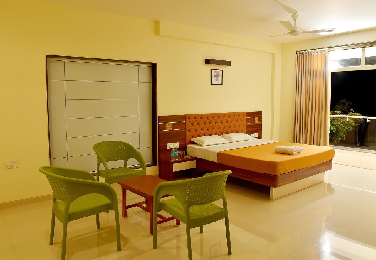 Hotel Sadhana Executive Dāpoli Buitenkant foto